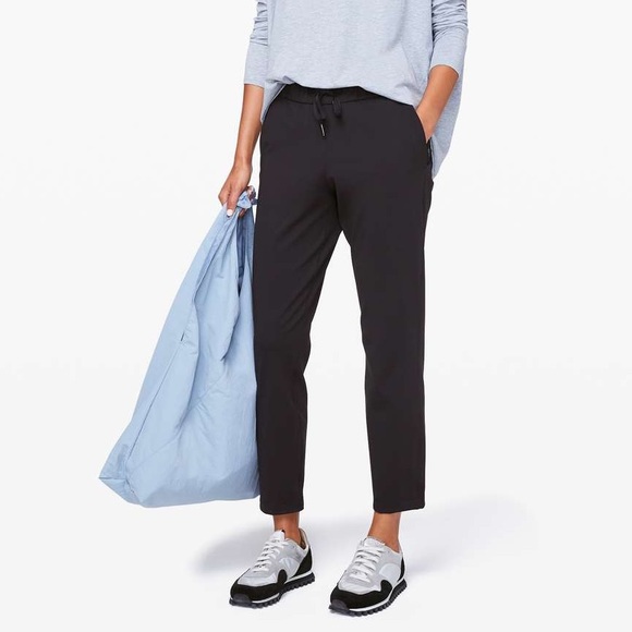 Lululemon On The Fly 7/8 Pant in Black size 4 - Picture 3 of 8